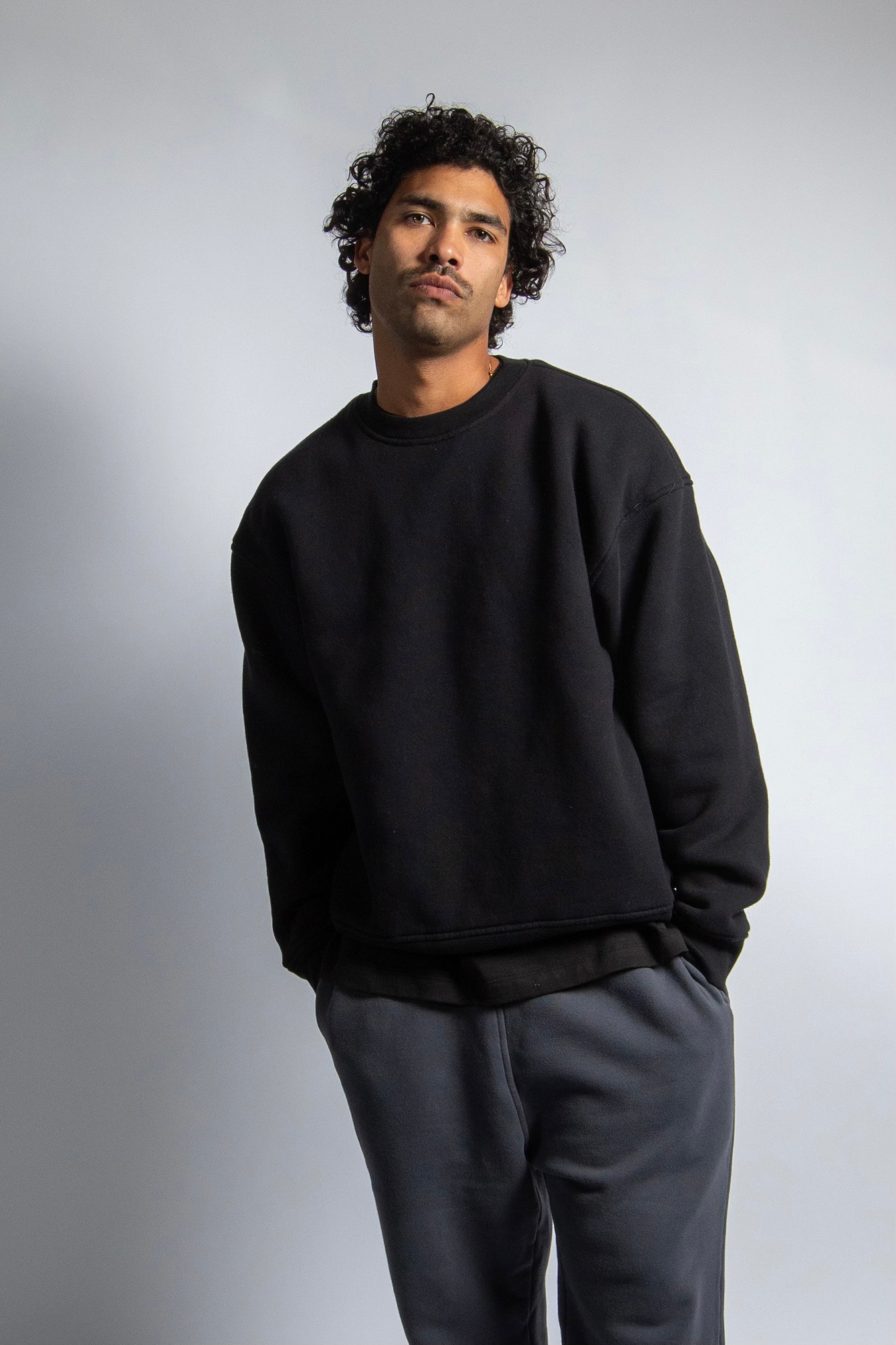 BLACK FLEECE CREWNECK