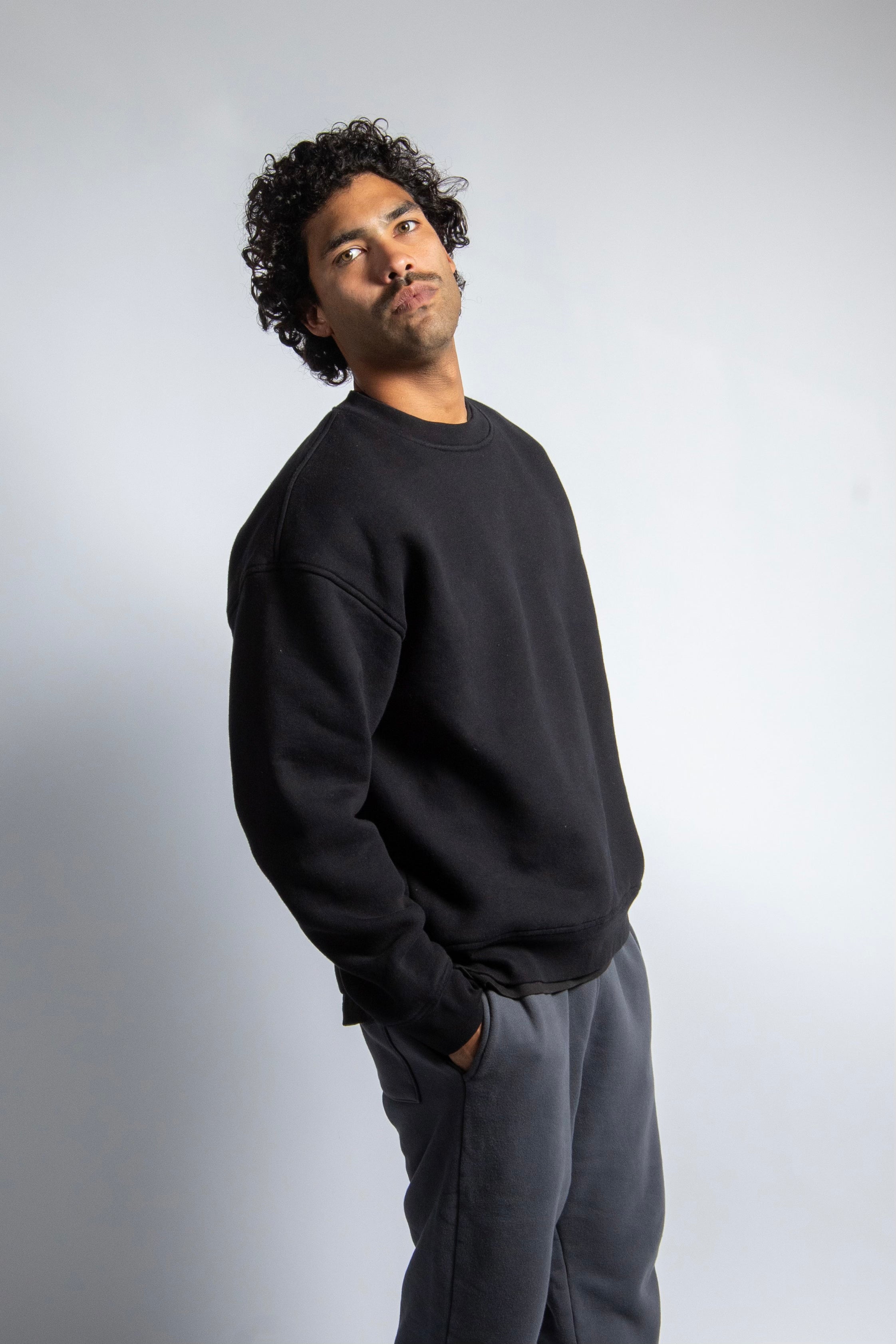 BLACK FLEECE CREWNECK